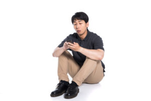 いじけた男性