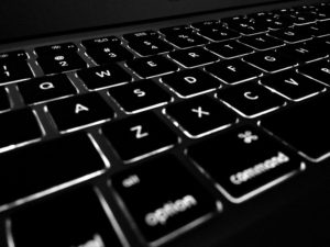 ゲーミングキーボード 安い おすすめ ロジクール 赤軸