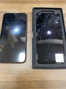 千葉でiPhone修理をするならEyeSmartのiPhone11ProMax修理画像